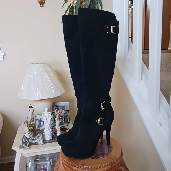 G By Guess DOLLI2 Black Almond Toe Knee High Boots 9.5 M EUC - Picture 1 of 16